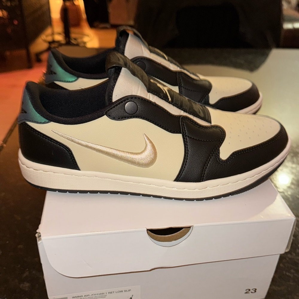 Women’s Air Jordan’s 1 ret low slip 9.5